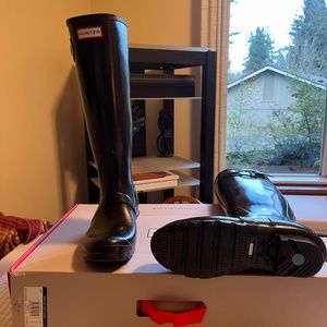 Brand New Hunter Tall Glossy Black Rain Boots. Size 8 in US Women's.